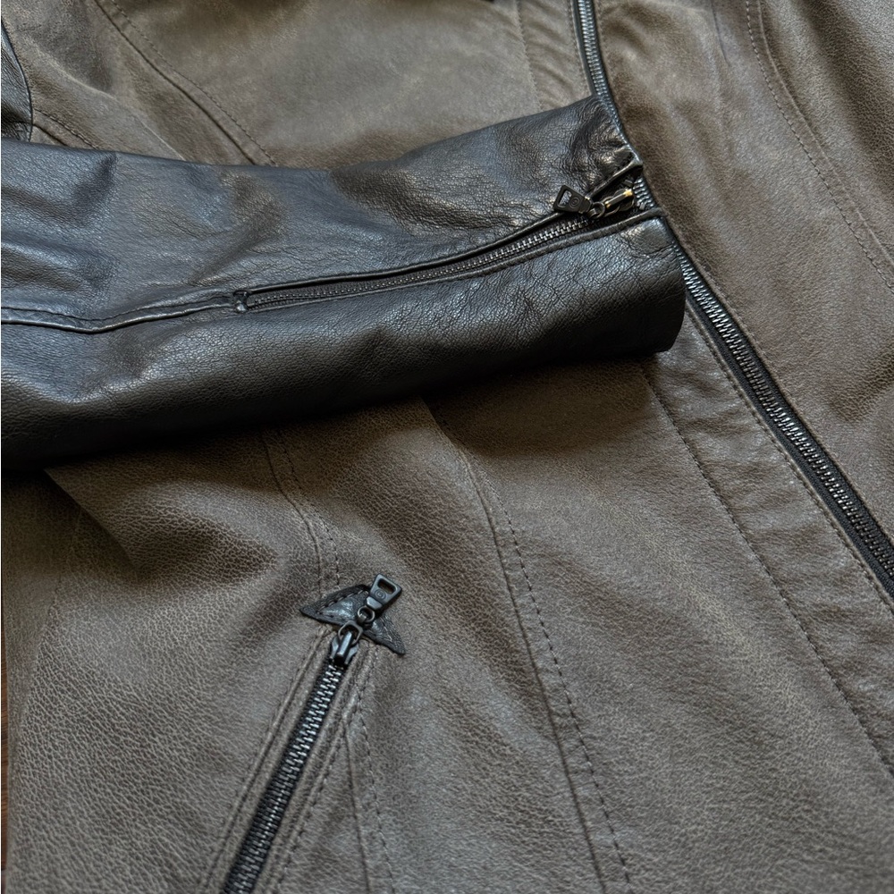 Danier Black and Gray Thinsulate Leather and Lambs Wool Trim Jacket - Picture 2 of 8